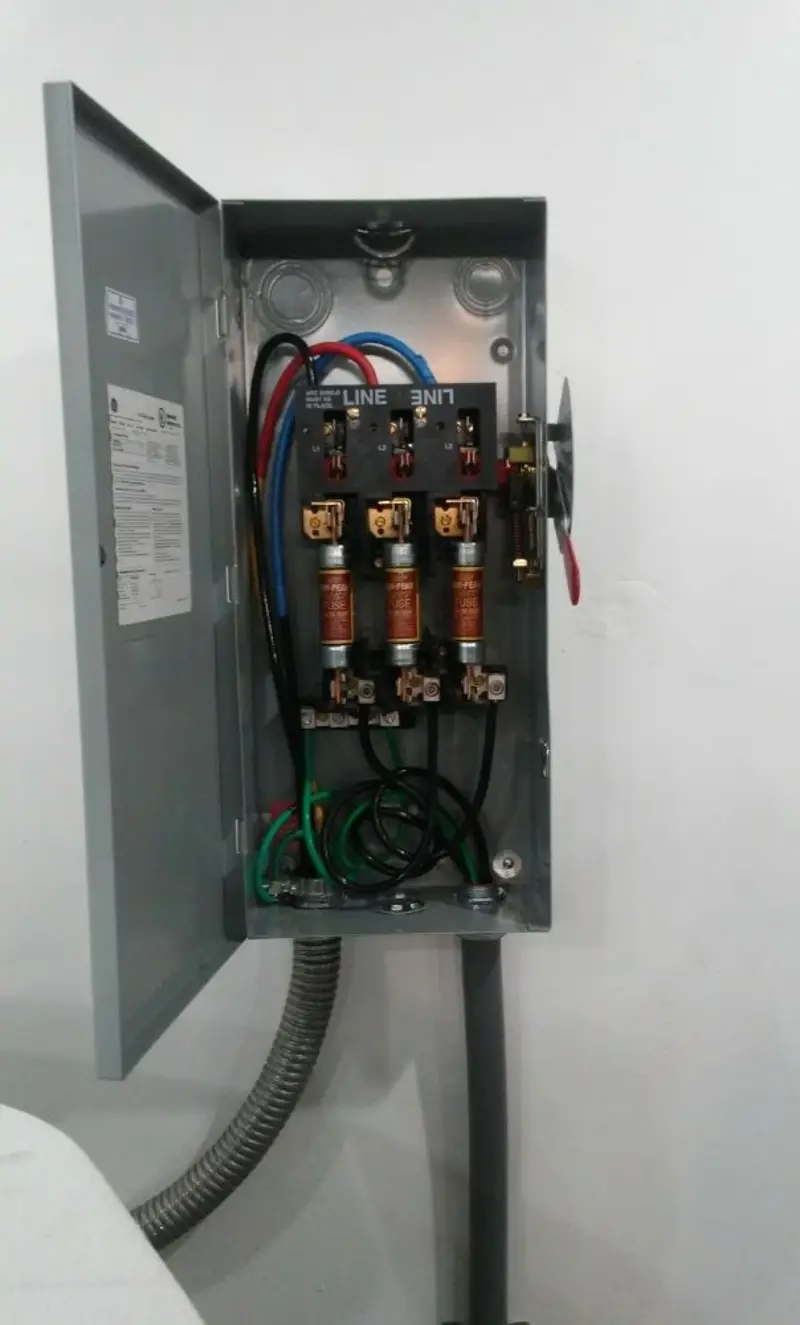 Three-phase disconnect switch installed for Smoke Detector Installation in South Bay